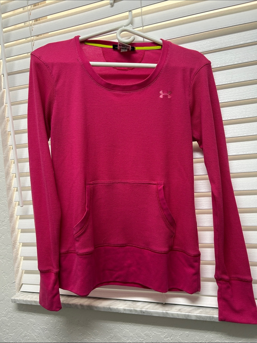 Under Armour Hot Pink Long-Sleeve Performance Pullover Hoodie